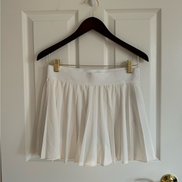 [SOLD] TNA TnAction white tennis skirt with shorts (M) 🎾🤍 - Picture 5 of 8